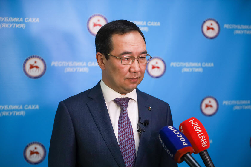 "Повторные случаи с десятками заболевших в домах престарелых говорит об упущениях в работе министерства труда", - Айсен Николаев