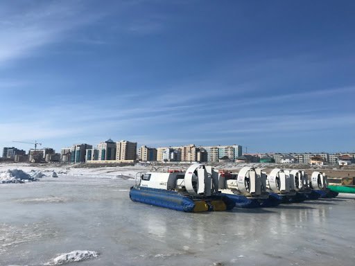 Суда на воздушной подушке возят грузы и пробы анализов