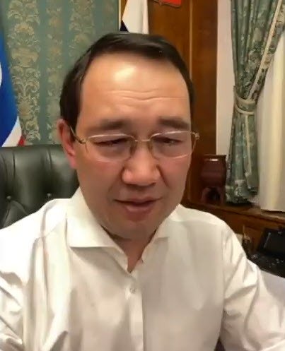 Видеофакт: Якутяне обеспокоились покашливанием Айсена Николаева в прямом эфире