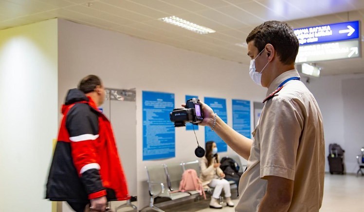 «Никто ничего не объяснял, все прошло очень быстро», - якутянка рассказала о досмотре в аэропорту Якутска