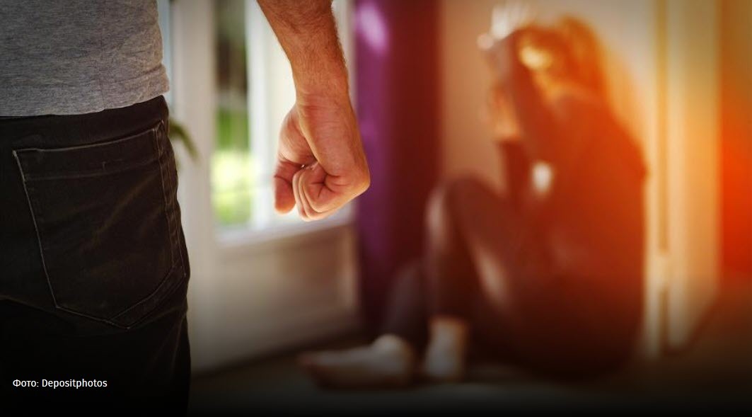 Бьет — значит беги: регионам поручили создать кризис-центры для женщин