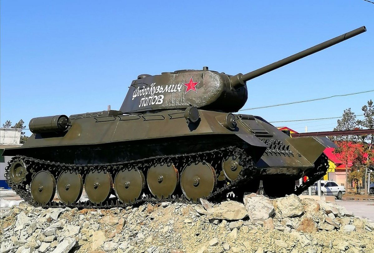В Нижнем Бестяхе установили прототип танка Т-34