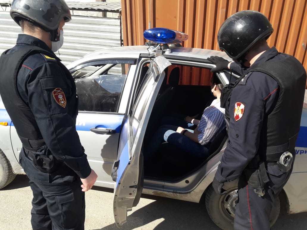 Росгвардейцами в Якутске задержаны женщины, подозреваемые в совершении квартирной кражи