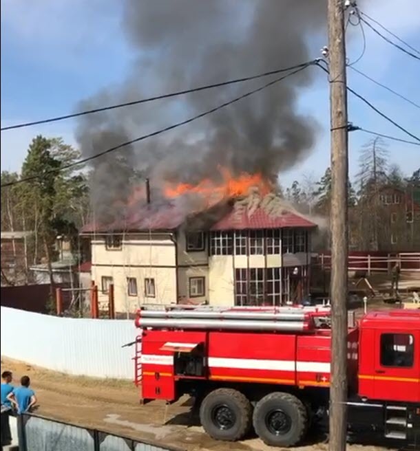 Видеофакт: Пожар в доме якутских певцов Егоровых на Сергеляхе