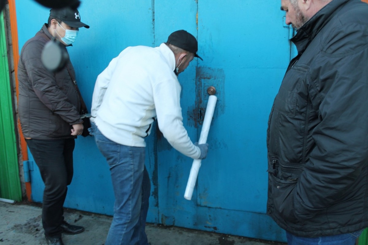 Житель Нерюнгри запер своих знакомых в гараже и поджег