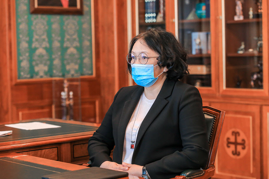 Глава Якутии провёл рабочую встречу с Евгенией Григорьевой