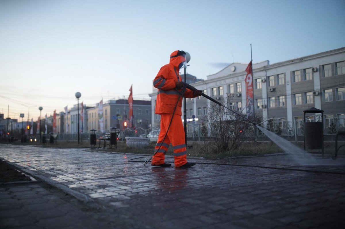 В Якутске начали дезинфекцию улиц и площадей