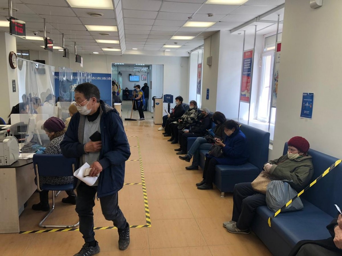 Купюры на карантине, социальная дистанция и дезинфекция. Сотрудники АЭБ рассказали о работе в период самоизоляции