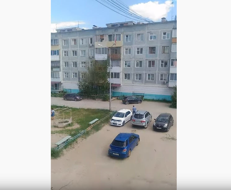 В Якутске женщины, приехавшие поддержать Александра Габышева, сбежали из  обсерватора и забаррикадировались в квартире