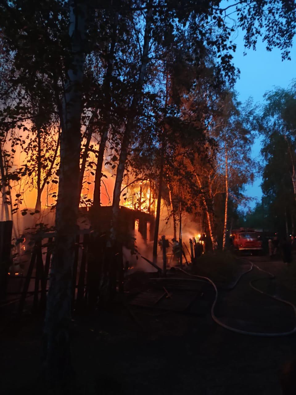 Фотофакт: Сгорела дача на Покровском тракте