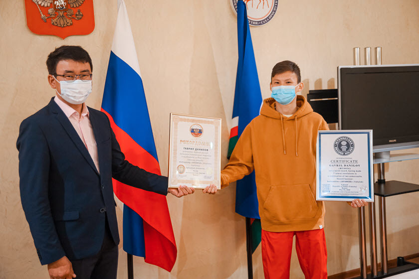В правительстве Якутии прошла встреча с якутянином – обладателем двух мировых рекордов по трикингу