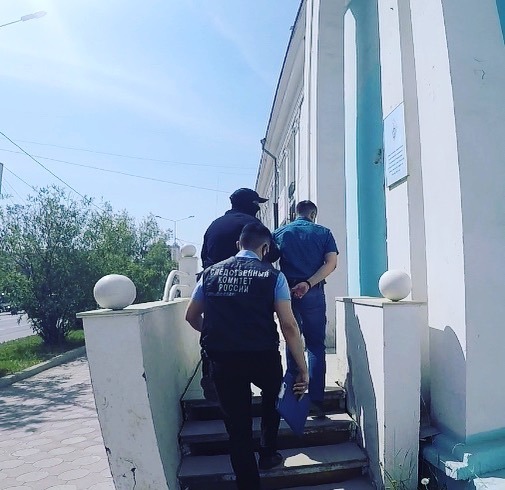 В Якутске инспектор ДПС потребовал взятку у несовершеннолетней