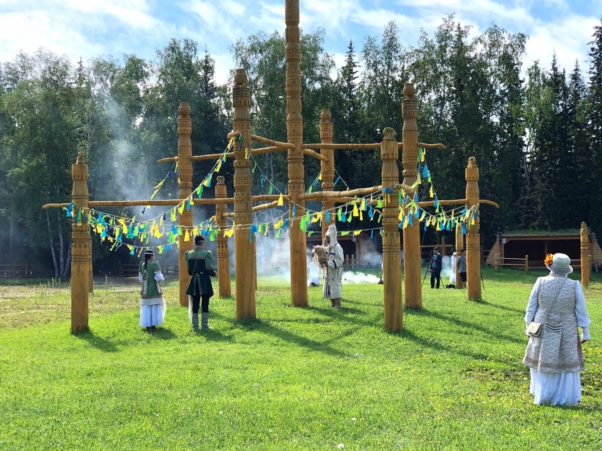 Олоҥхо Дойдутугар Алгыс  түстээһин, сиэр-туом күнэ