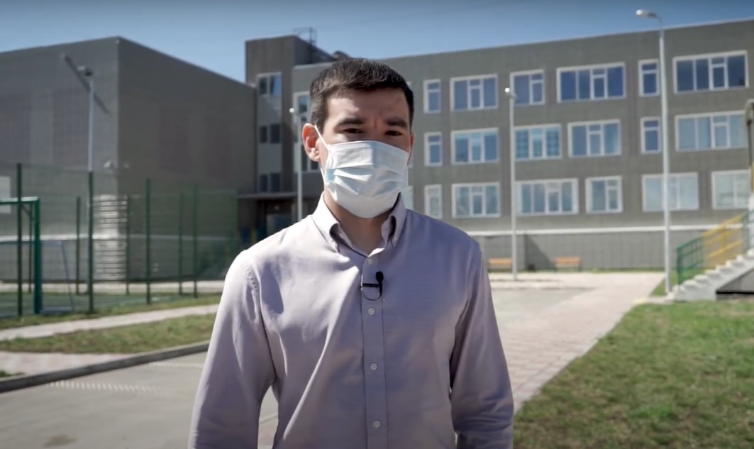 В новых «Хроника коронавируса» показали, как живет школа без учеников