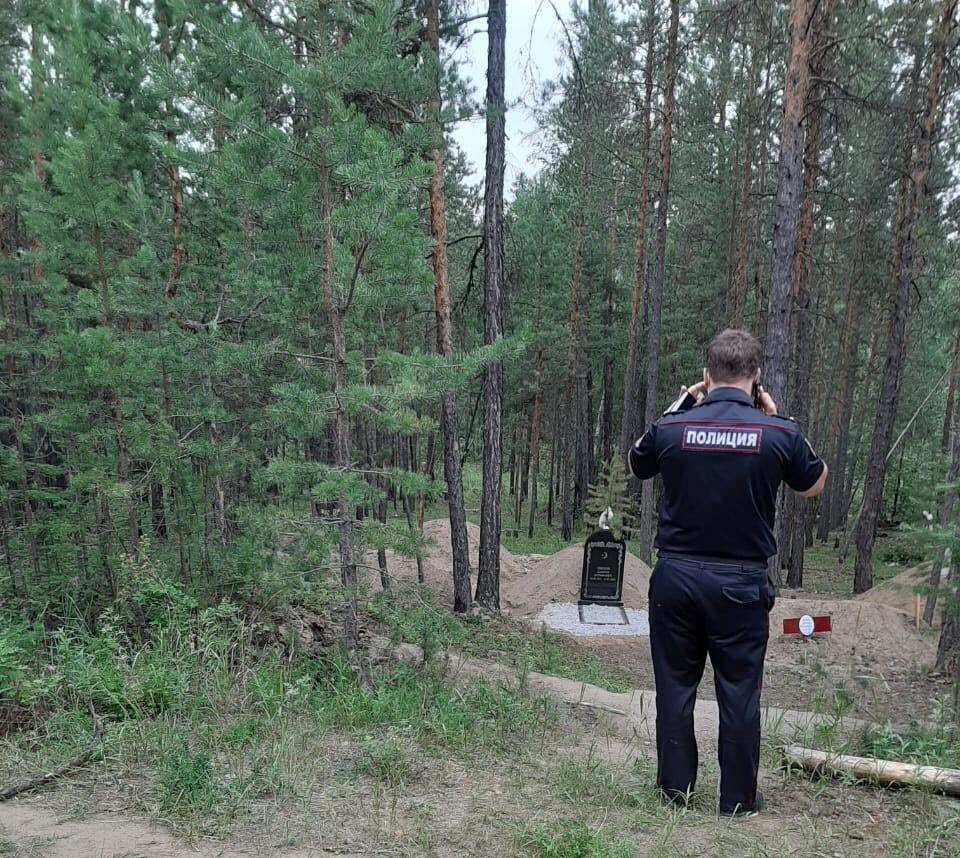 Установлены личности людей, погребенных в самовольном захоронении близ кладбища в Якутске