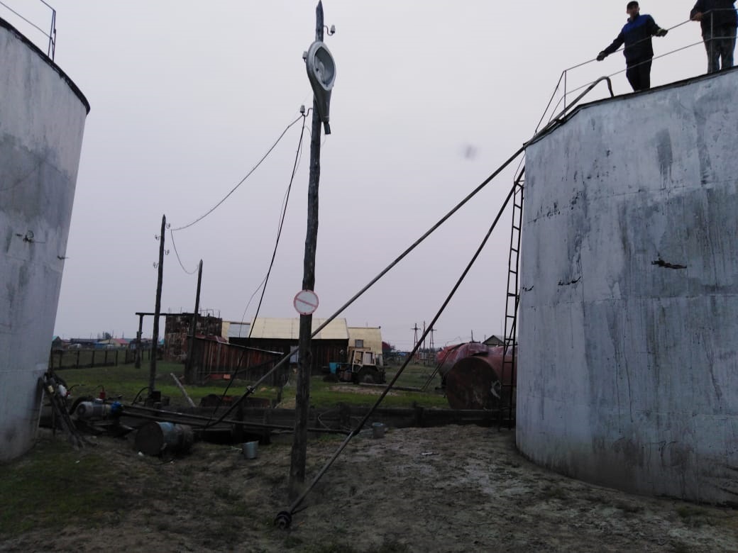 Прокуратура завершила проверку по факту разлива нефтепродуктов в  селе Аргахтах Среднеколымского района
