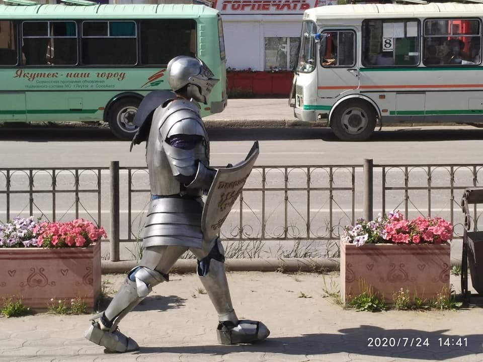 Фотофакт: Рыцарь в центре Якутска
