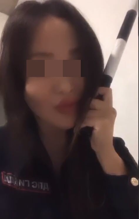 Видео: В Якутске арестована девушка, сфотографировавшаяся в форме сотрудника ГАИ