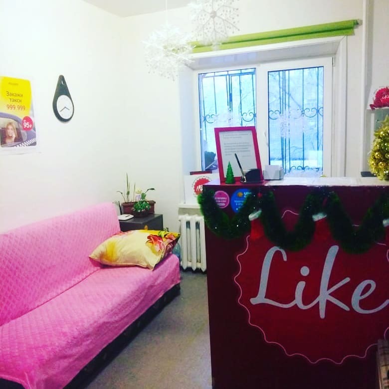 Музыканту, живущему в палатке в лесу, предложили место в хостеле Like