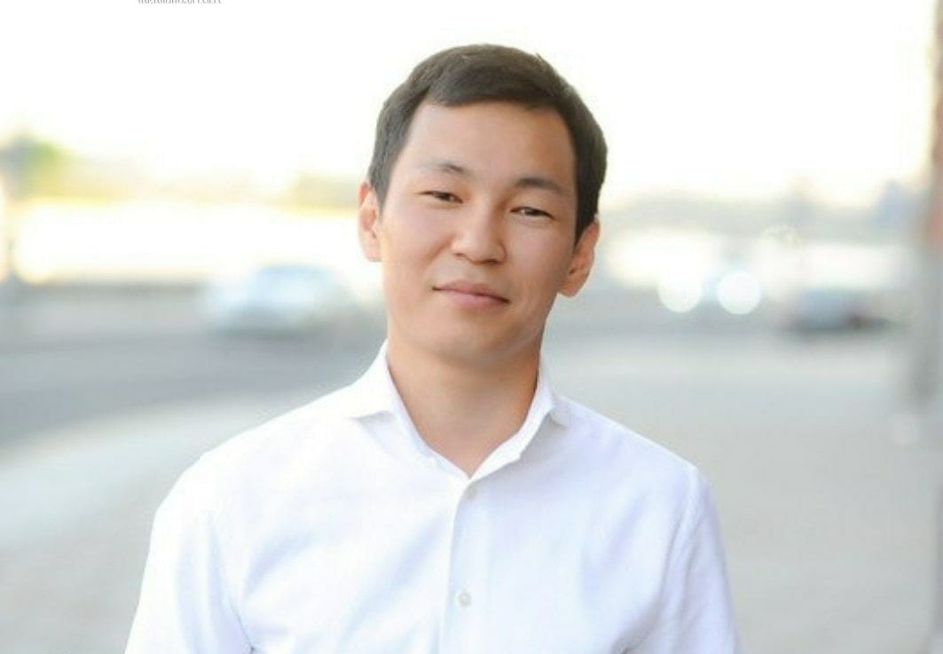 Депутат Ил Тумэна пнул машину из-за ссоры с девушкой