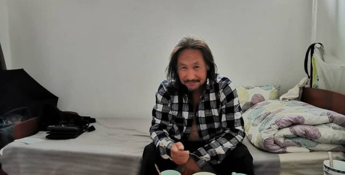 Шаман Александр решил вставить зубы, устроиться на работу и заняться личной жизнью