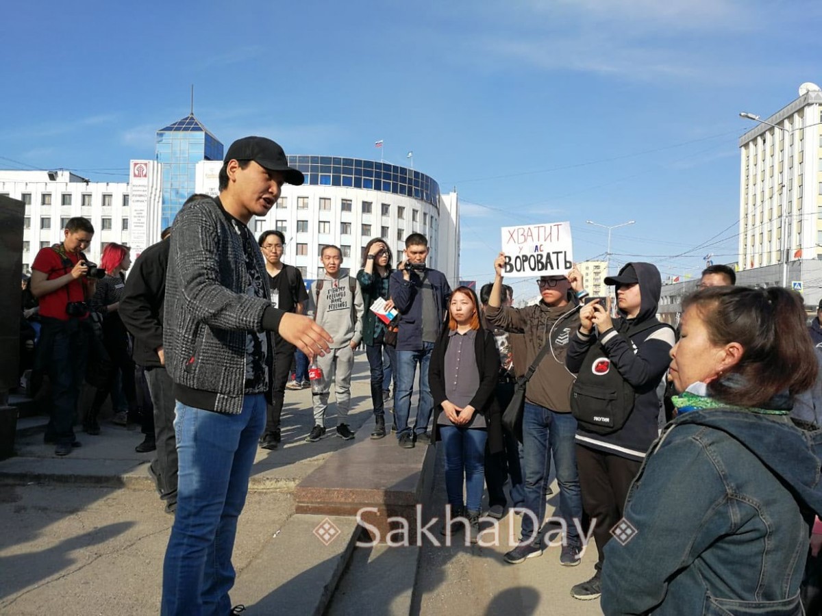 Эрэл Васильев подал документы для регистрации на выборах в Гордуму Якутска