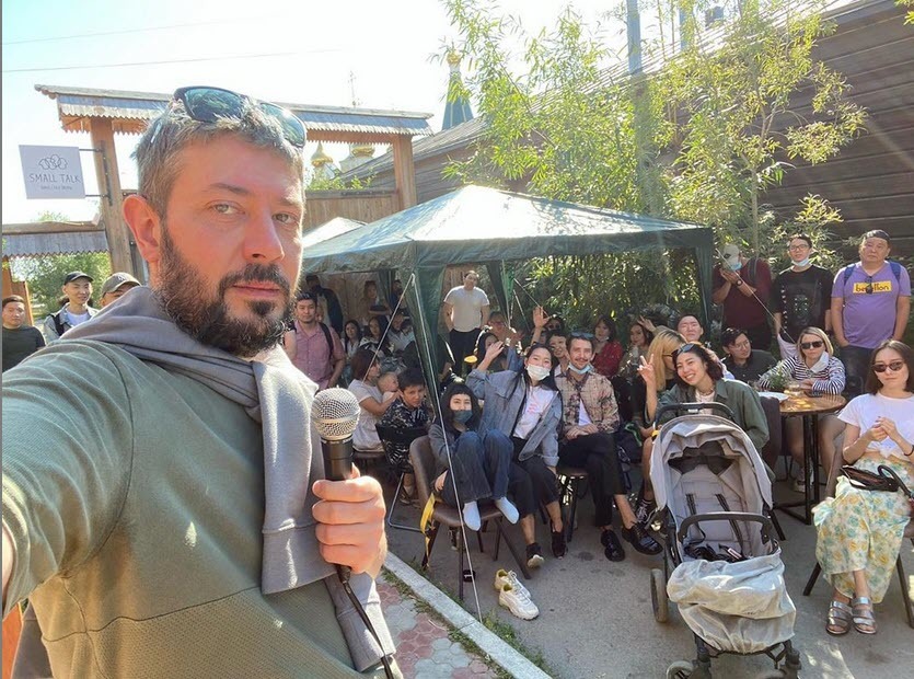 "Никто меня не приглашал", - Артемий Лебедев заверил, что путешествует по Якутии по своей инициативе