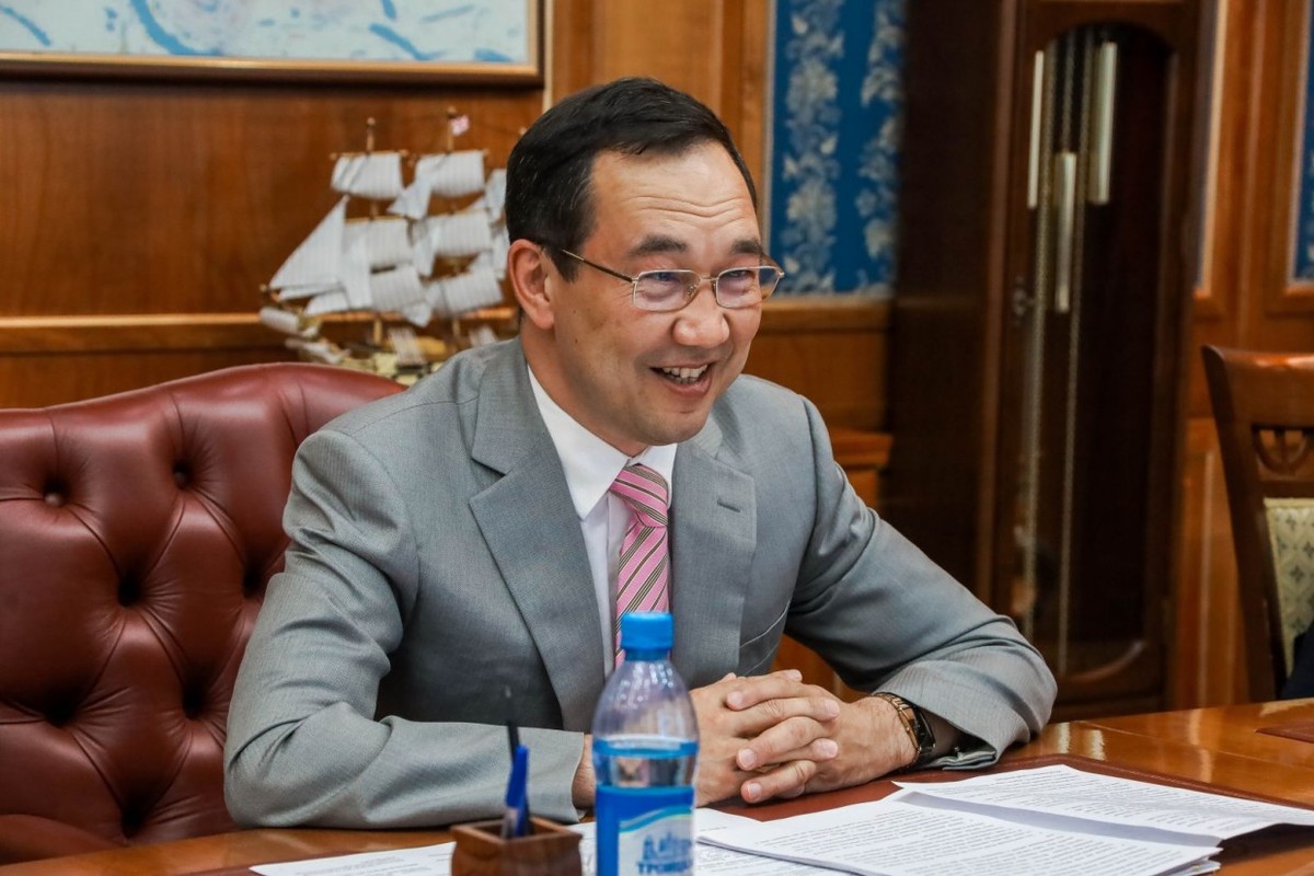 Айсен Николаев напутствовал выпускников вузов, выезжающих работать в районы