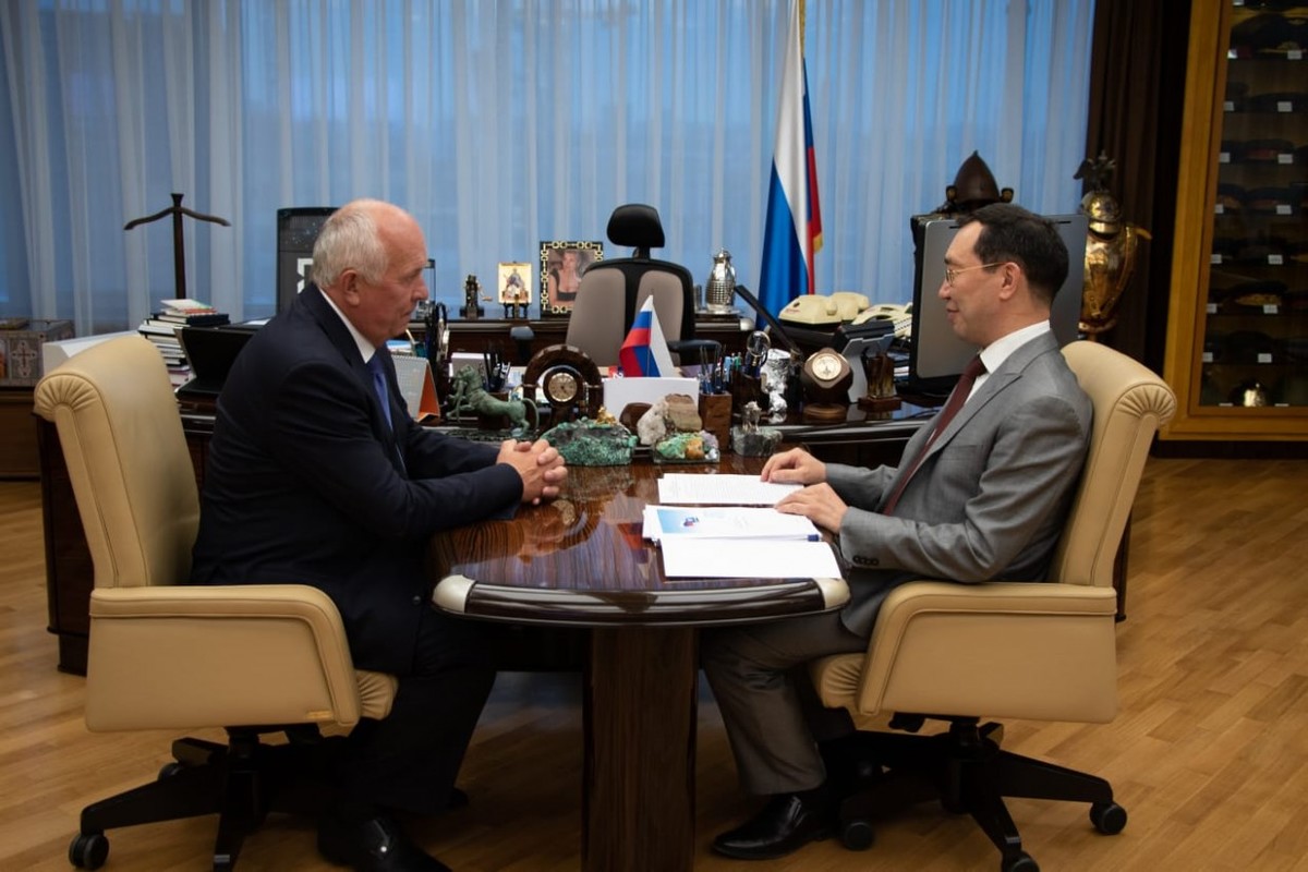 Айсен Николаев встретился с главой «Ростеха» Сергеем Чемезовым