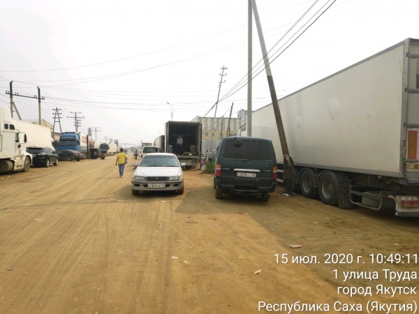 Специалисты Промышленного округа проводят ежедневные рейды по ул. Труда в Якутске