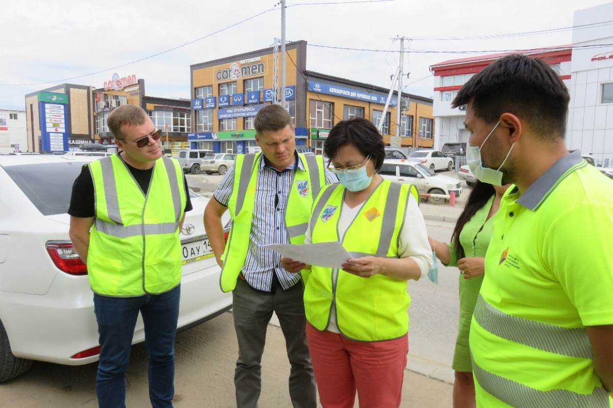 Сардана Авксентьева поручила нарастить темпы ремонта дорог
