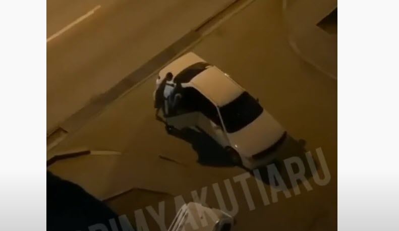 В Якутске полиция проводит проверку видео, в котором запечатлено "похищение" девушки