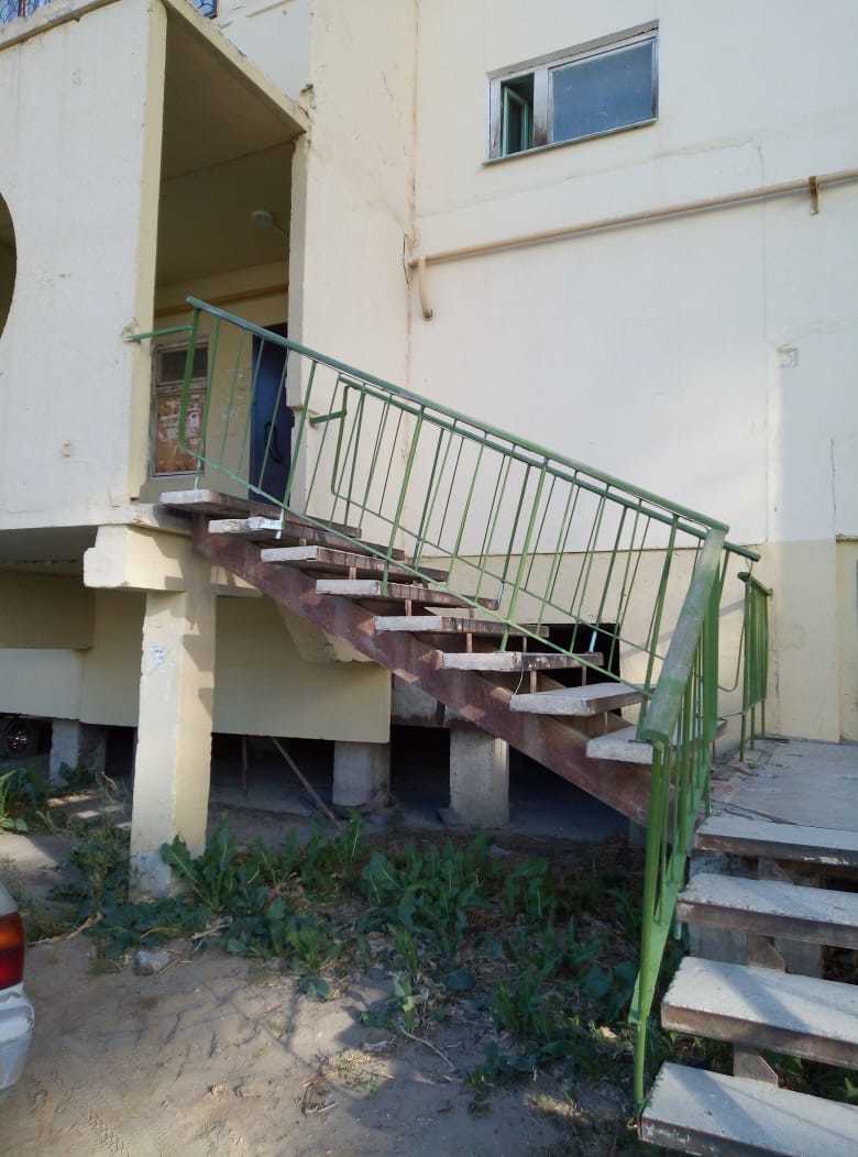 «В плену у фекалий». Житель панельного дома в Якутске живет без унитаза