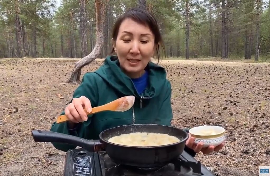 Видео: В Якутии сотрудники исторического парка приготовили грибы по старинному рецепту