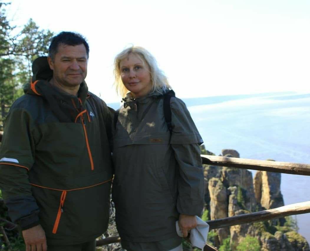 Фотофакт: Андрей Тарасенко с супругой на Ленских столбах