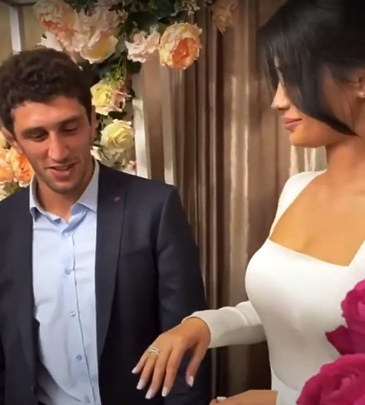 Гости свадьбы борца Заурбека Сидакова описали скандал с невестой