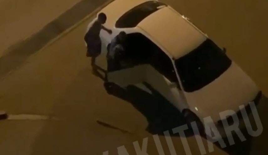 "Зафиксировано, как родственники забирают пьяную девушку из гостей", - полиция проверила видео с "похищением" в Якутске