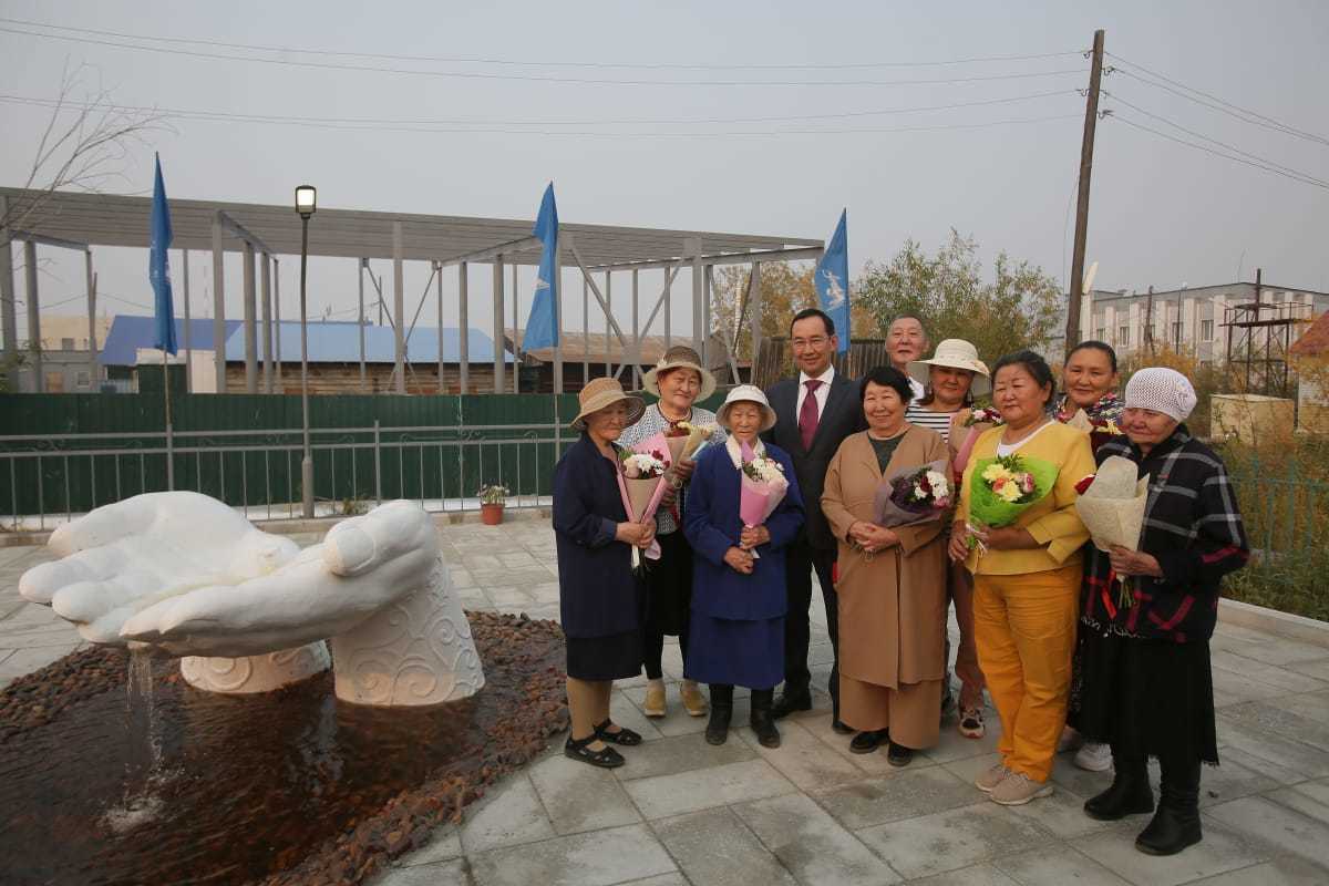 Айсен Николаев встретился с матерями-героинями