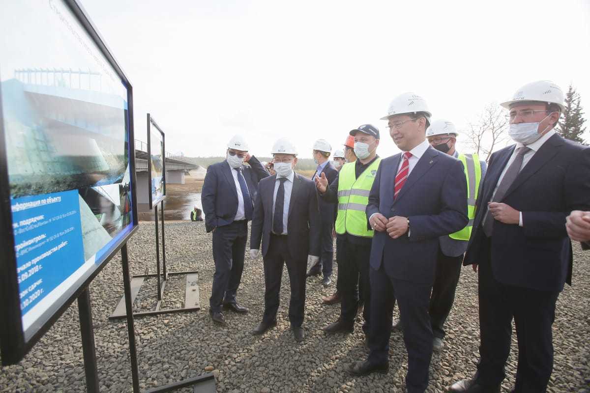 Айсен Николаев проверил строительство мостов на федеральной дороге «Вилюй»