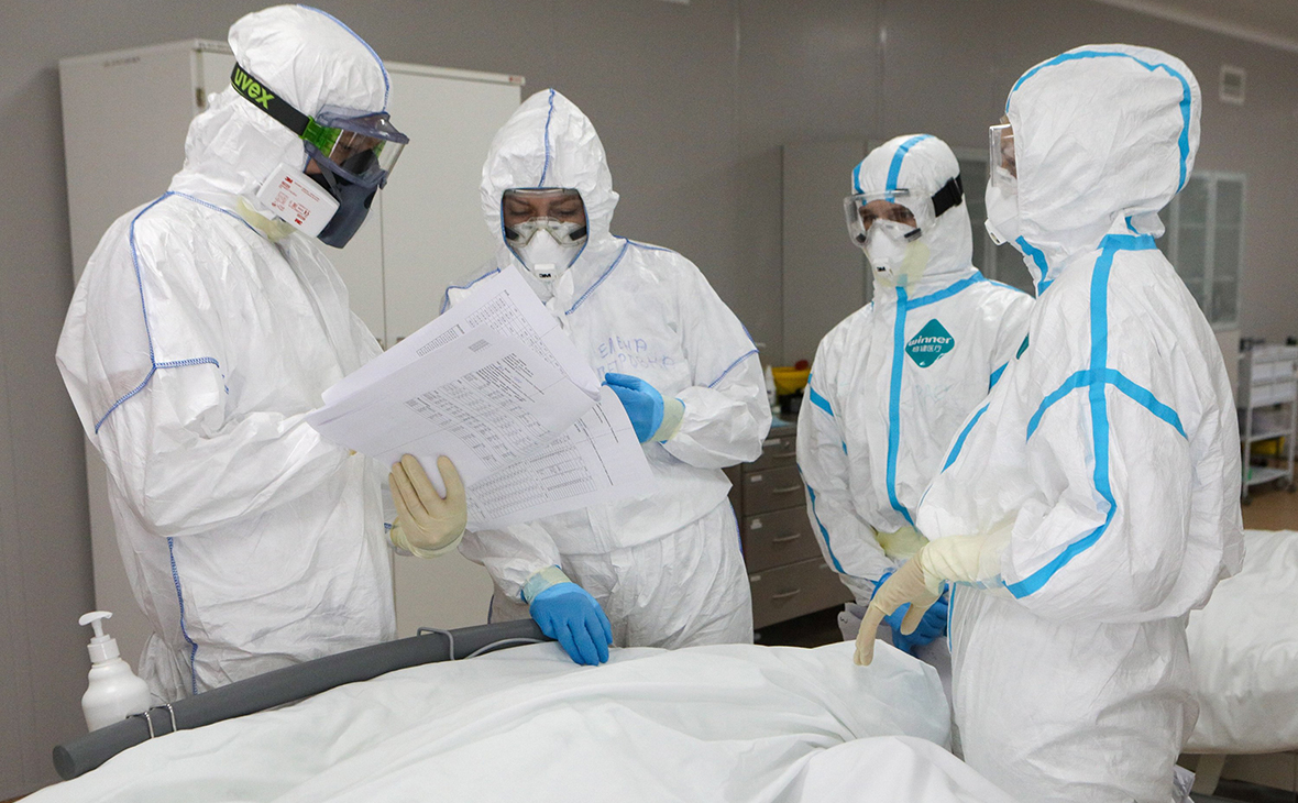 Правительство выделило деньги на выплаты медикам за работу с COVID-19