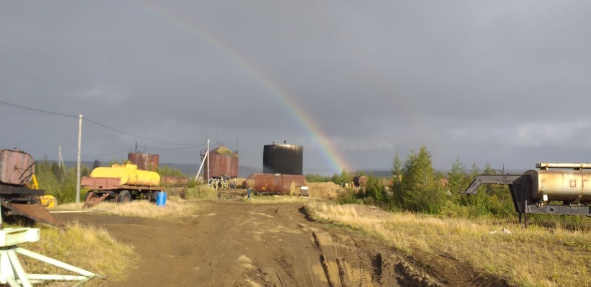 Алексей Колодезников: «Пожар на нефтескладе в Саскылахе локализован. На жизнедеятельности села авария не скажется»