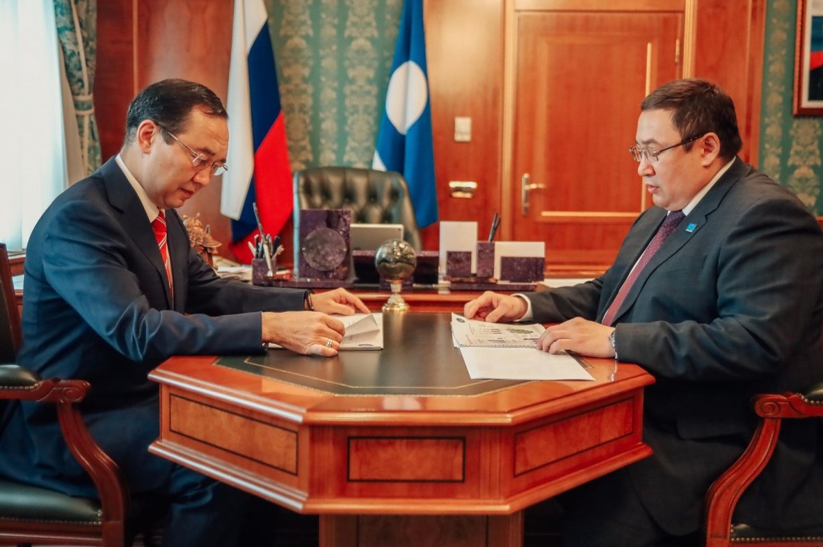 Айсен Николаев встретился с главой Анабарского национального района Иваном Семеновым