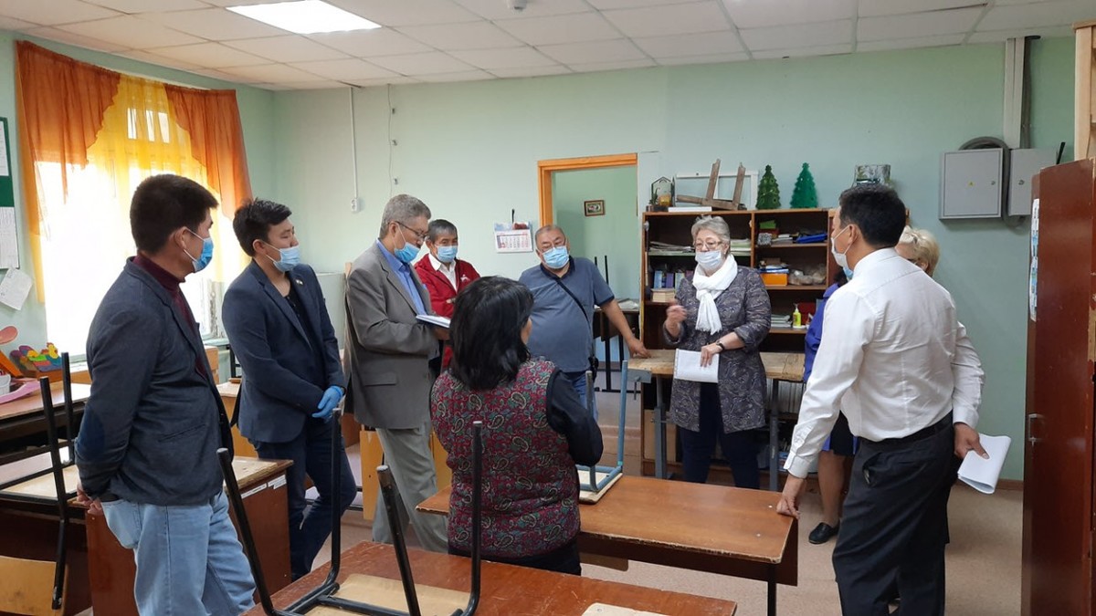 Депутаты Гордумы «обследовали» проблемные школы и детсады Якутска