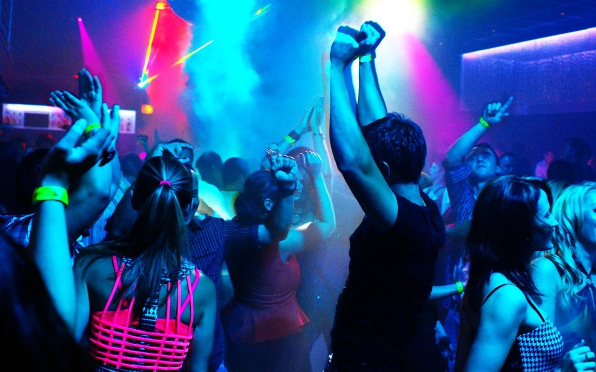 В одном из клубов Якутска на два часа закрыли людей из-за рейда полиции