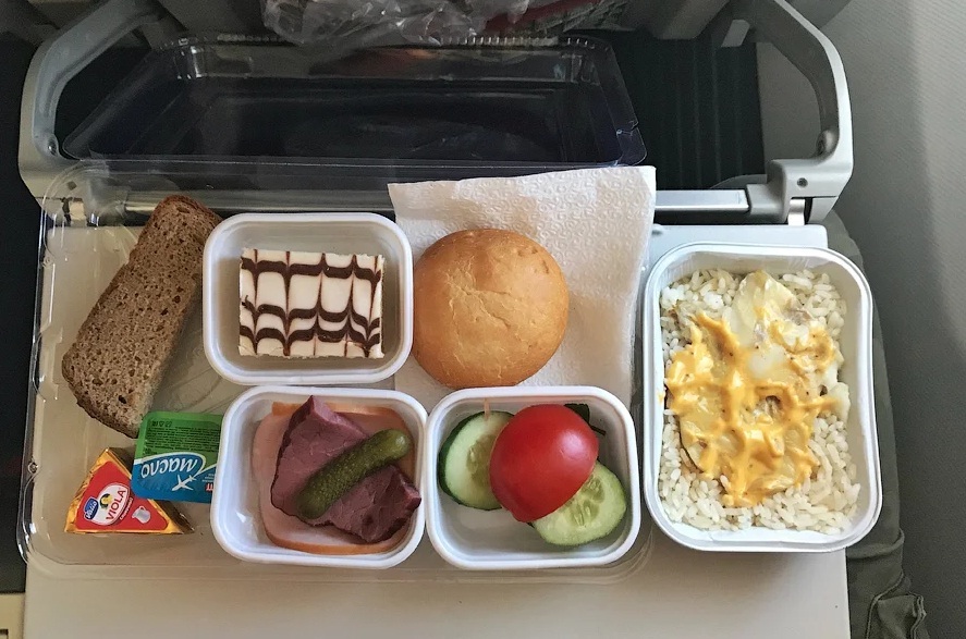 Начальник отдела авиакомпании "Якутия" подозревается в получении взяток