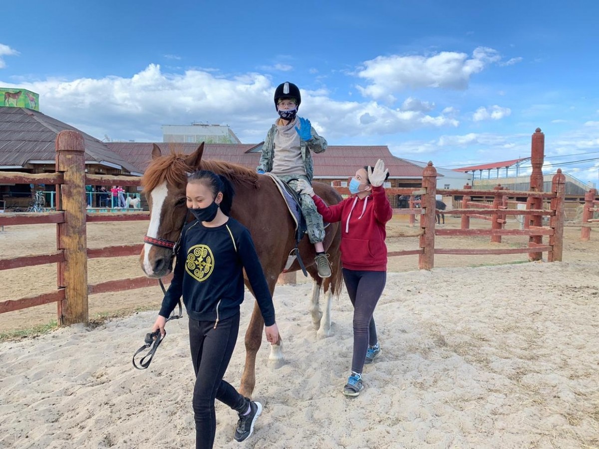 В Якутии более 100 незрячих и слабослышащих детей научат верховой езде