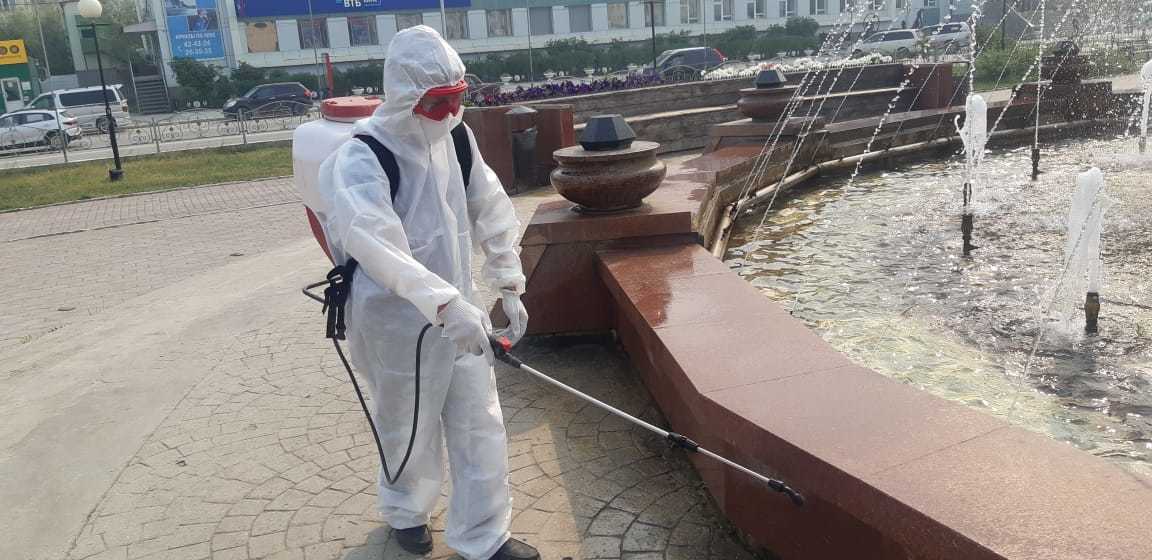 В Якутске в выходные провели дезинфекцию площадей и детских площадок