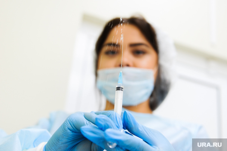 Минпросвещения: обяжут ли в школе делать прививки от коронавируса