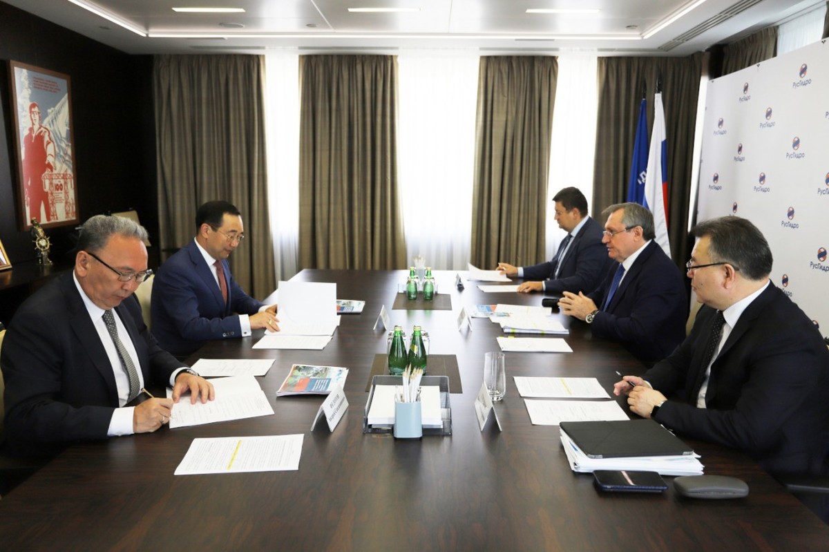 Глава Якутии Айсен Николаев встретился с гендиректором ПАО «РусГидро» Николаем Шульгиновым