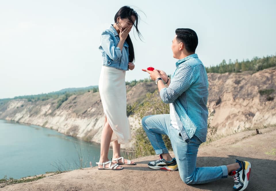 Фотофакт: Создатель якутской школы танцев  сделал предложение руки и сердца